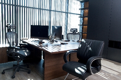 Столы и шкафы на заказ в офис